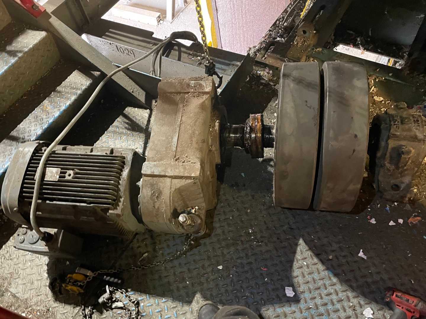 Trommel drive wheel replacement